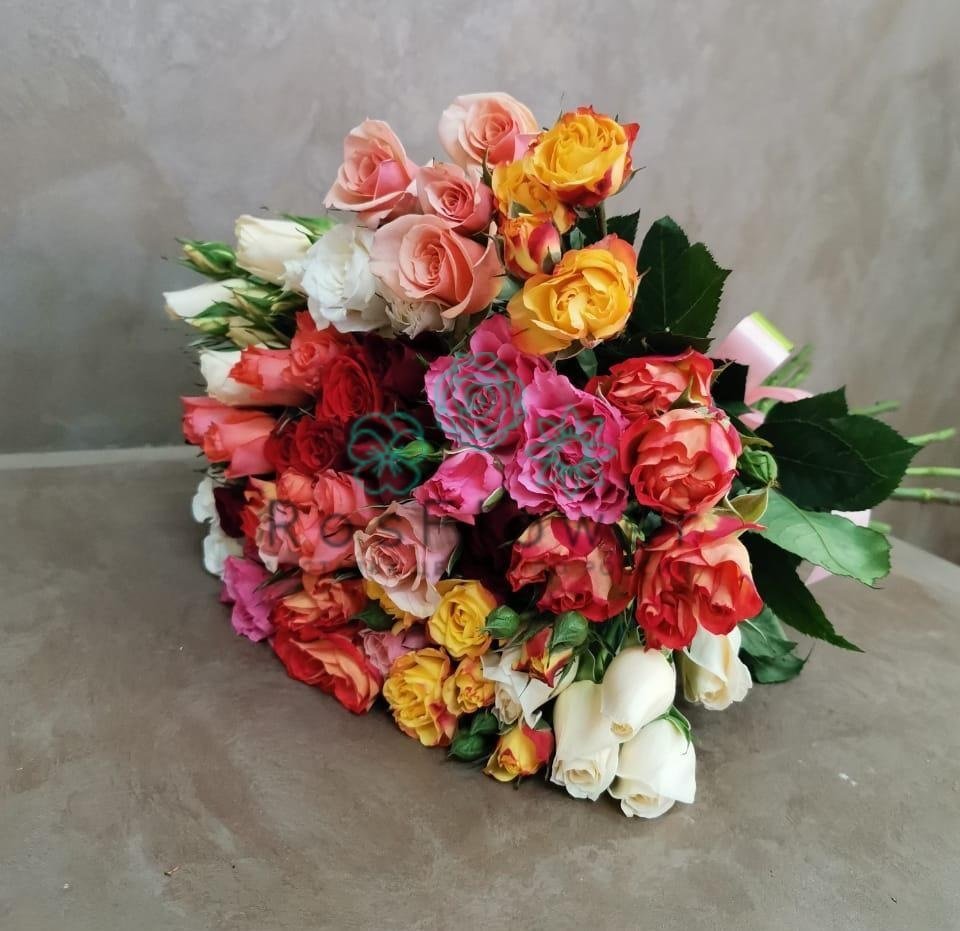 Букет пестрое настроение в Вычегодском Букет цветов из: Розы в Вычегодском