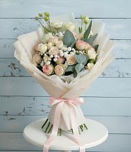 Букет цветов из:  Розы и Лизиантусы в Вычегодском