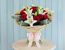 Букет цветов из:  Лилии и Розы в Вычегодском