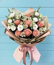 Букет цветов из:  Розы, Альстромерии и Лизиантусы в Вычегодском