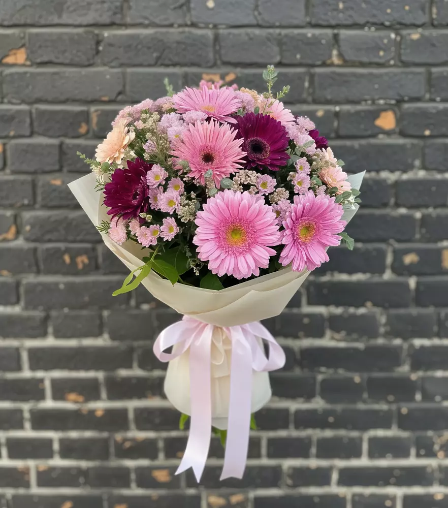 Букет яркие краски в Вычегодском Букет цветов из: Герберы и Хризантемы в Вычегодском