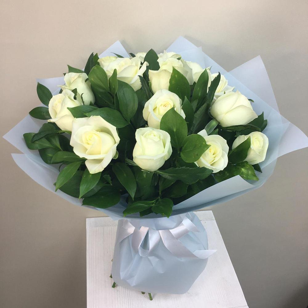 Букет 15 Белых роз Проуд в Вычегодском