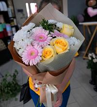 Букет цветов из:  Герберы, Розы и Хризантемы в Вычегодском