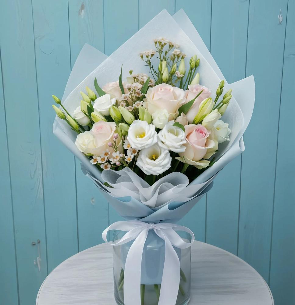 Букет очаровательный аромат в Вычегодском Букет цветов из: Розы и Лизиантусы в Вычегодском