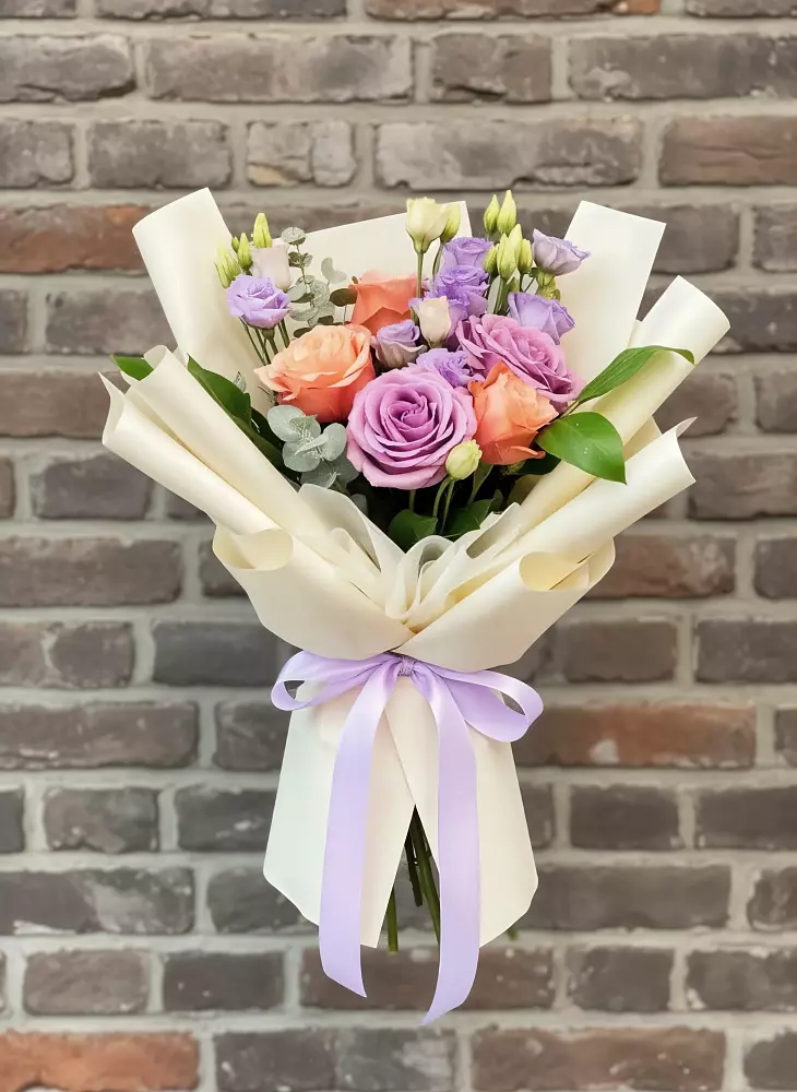 Букет цветочные ноты в Вычегодском Букет цветов из: Лизиантусы и Розы в Вычегодском