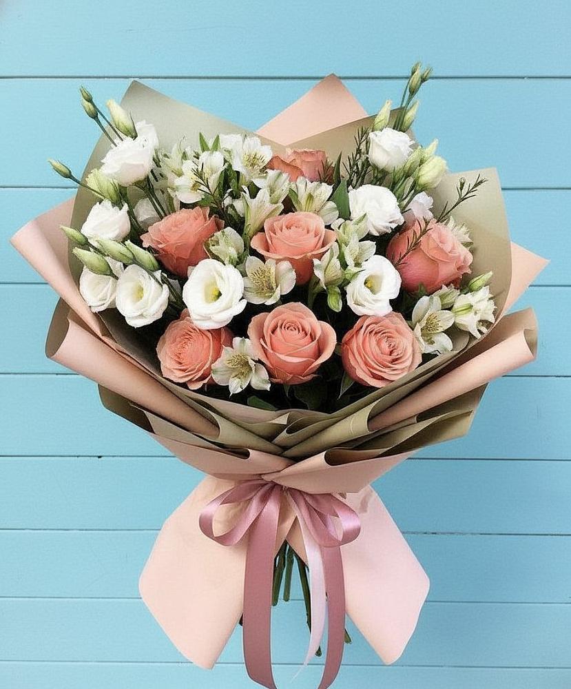 Букет цветов из: Розы, Альстромерии и Лизиантусы в Вычегодском