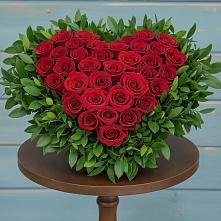 Композиция Сердце в любви в Вычегодском Цветочная композиция из Розы в виде сердца в Вычегодском