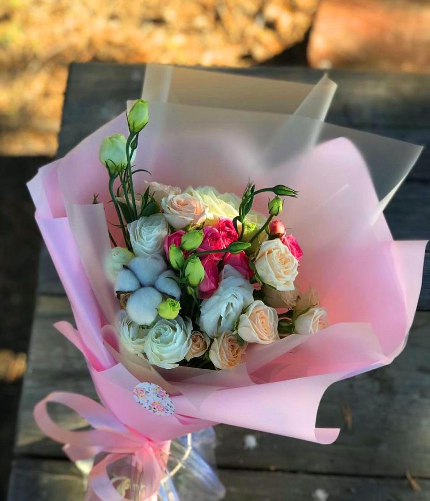 Букет цветов из: Розы и Лизиантусы в Вычегодском