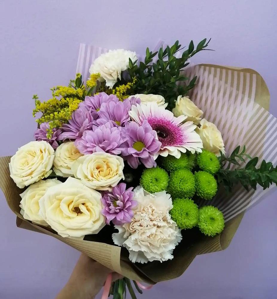 Букет магия в Вычегодском Букет цветов из: Хризантемы, Розы, Гвоздики и Герберы в Вычегодском