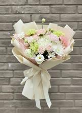 Букет Трепет мечты в Вычегодском Букет цветов из:  Гвоздики, Розы, Лизиантусы и Хризантемы в Вычегодском