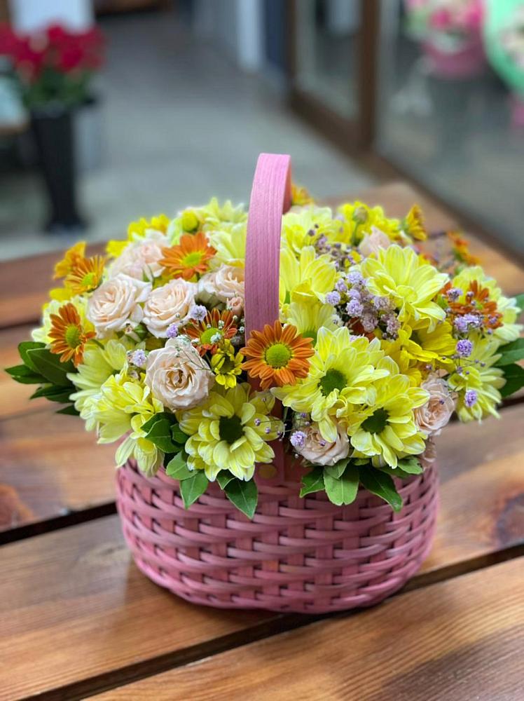 Цветочная композиция из Хризантемы и Розы в корзине в Вычегодском