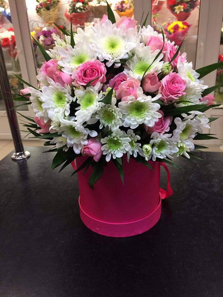 Цветочная композиция из Розы и Хризантемы в шляпной коробке в Вычегодском