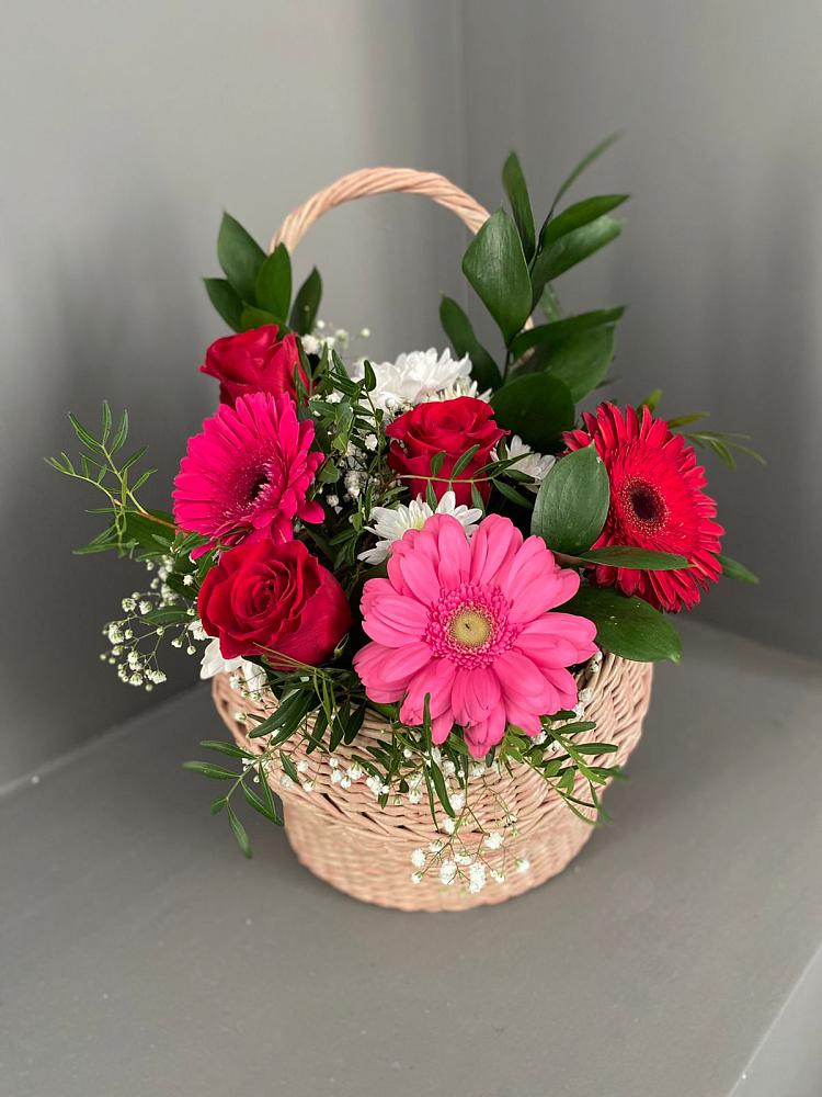 Цветочная композиция из Розы, Хризантемы и Герберы в корзине в Вычегодском