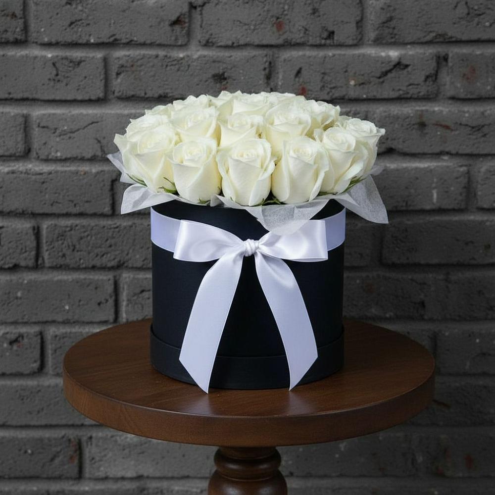 Цветочная композиция из Розы в шляпной коробке в Вычегодском