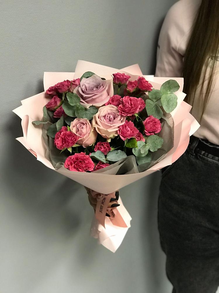 Букет восхищение в Вычегодском Букет цветов из: Гвоздики и Розы в Вычегодском