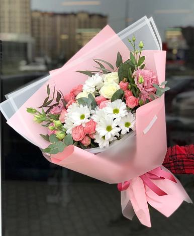 Букет цветов из: Розы, Лизиантусы и Хризантемы в Вычегодском
