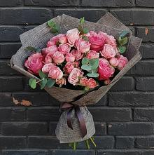 Букет розы в пальмах в Вычегодском Букет цветов из:  Розы в Вычегодском