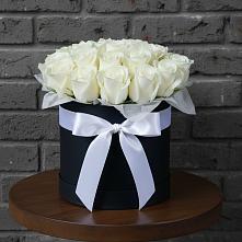 Цветочная композиция из Розы в шляпной коробке в Вычегодском